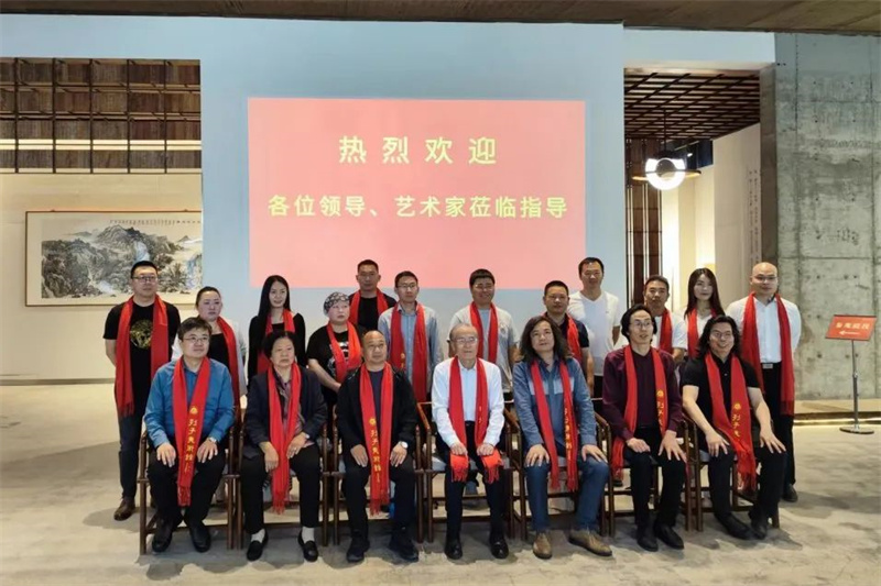 文化交融促發(fā)展，藝術(shù)交流譜新篇——學(xué)院理事長(zhǎng)劉仁帶隊(duì)赴鄭州列子美術(shù)館開(kāi)展文化藝術(shù)交流活動(dòng)